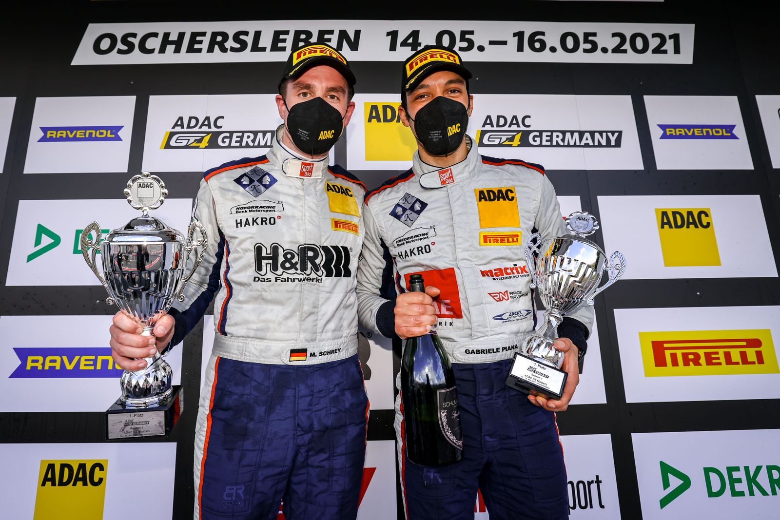 Michael Schrey feiert Doppelsieg beim Saisonauftakt der ADAC GT4