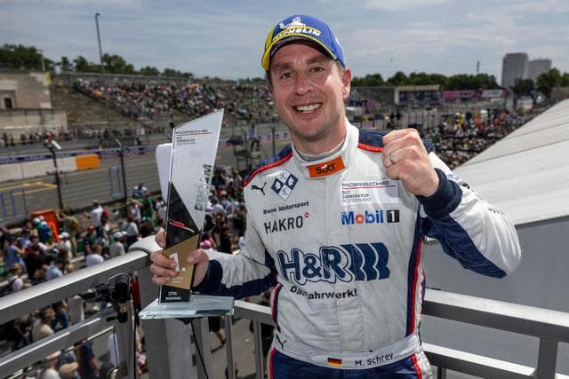 Freude bei Michael Schrey auf dem Podium